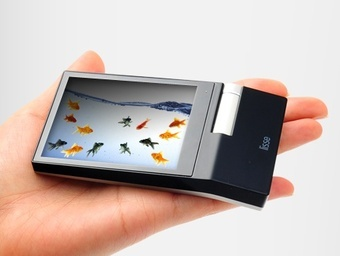Illustration for article titled Forget iClones, Everybody's Copying the Iriver Spinn These Days